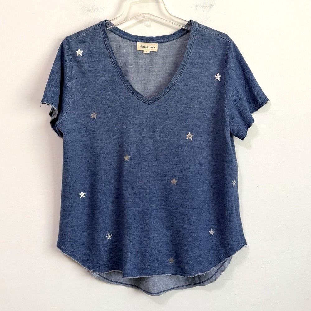 Cloth & Stone Knit Tee Top L Blue V Neck Stars Raw Hem Patriotic Summer Shirt